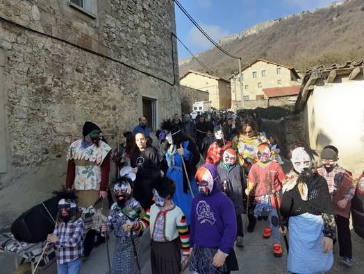 El carnaval rural tradicional sobrevive también en las escuelas rurales